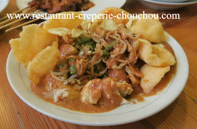 Kelezatan yang Membara: Menyantap Gado-Gado di Gado-Gado Boplo