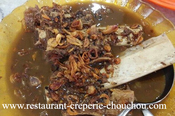 Gurihnya Rempah Nusantara: Menikmati Sop Konro di Konro Karebosi